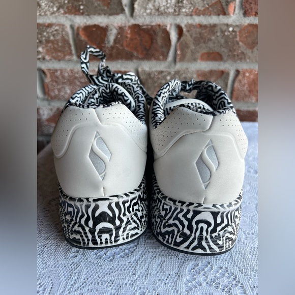 Women's Jen Stark Street Uno Mini Drip Black and White Sneaker size 10 - Picture 4 of 8